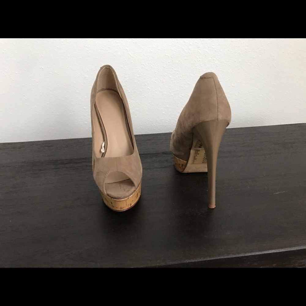 Tan heels😍
